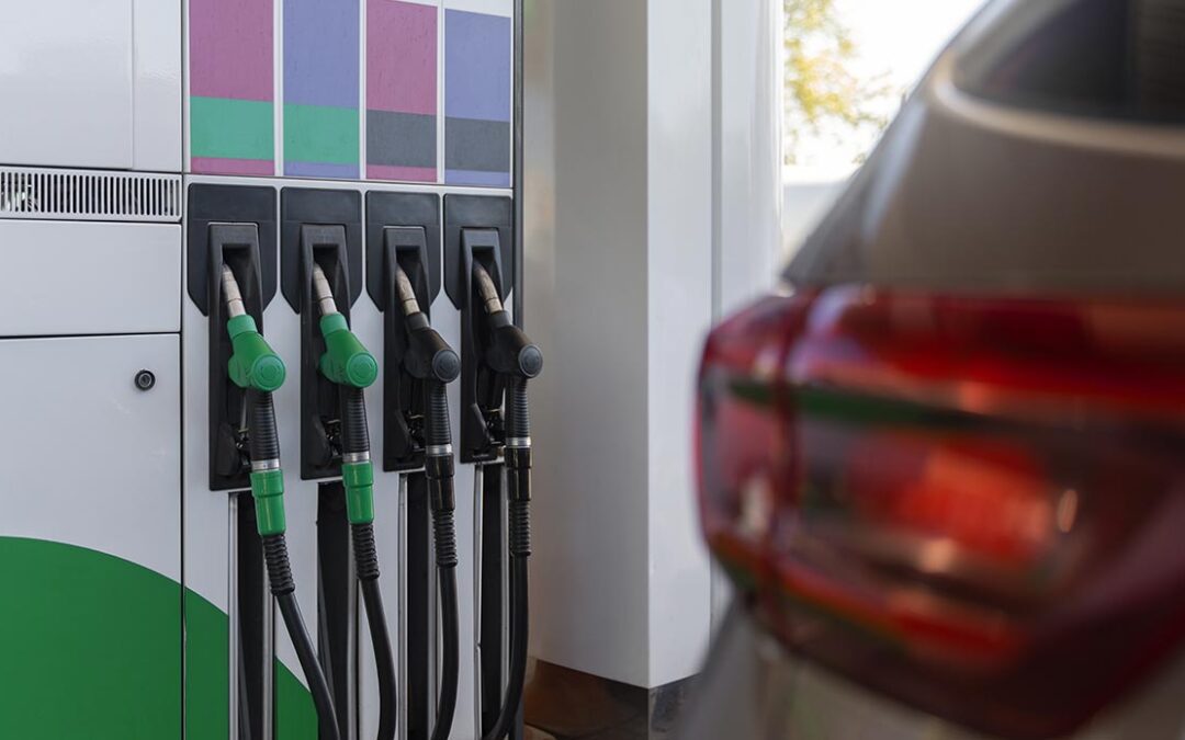 Gasolina ou Etanol: qual compensa mais para o seu carro popular?