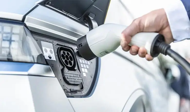Abastecimento de um carro elétrico