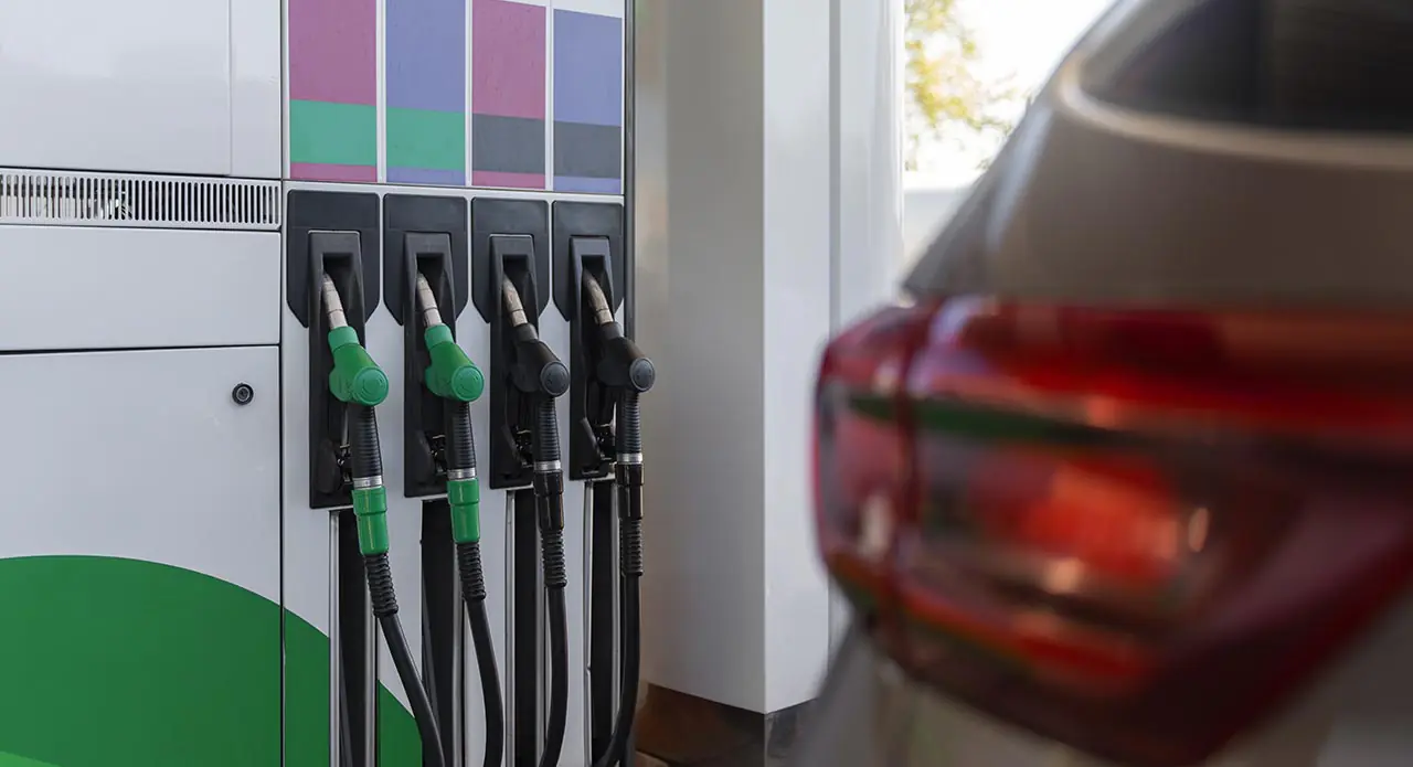 Gasolina ou Etanol: qual compensa mais para o seu carro popular? Gasolina ou Etanol: qual compensa mais para o seu carro popular?